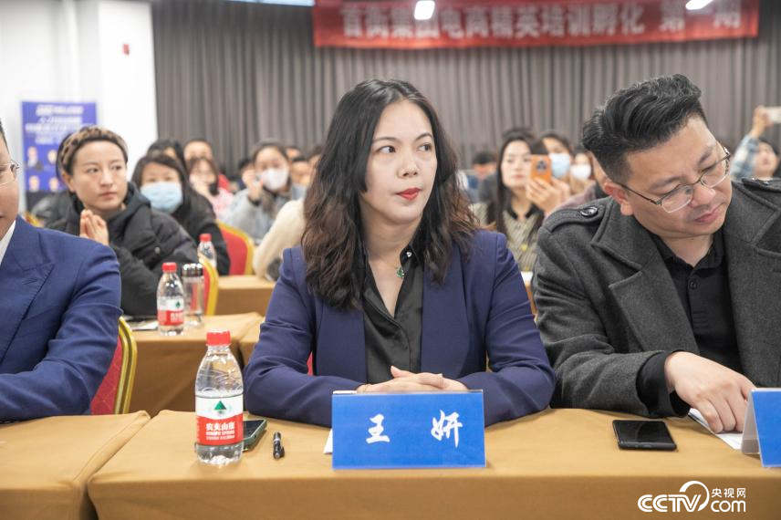 开云体育 kaiyun.com 官网入口京津冀崛起“新军埔”一一保定首衡实施电商精英培育孵化工程建设数字经济高地(图5) 开云体育 kaiyun.com 官网入口京津冀崛起“新军埔”一一保定首衡实施电商精英培育孵化工程建设数字经济高地(图5)