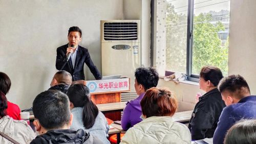 京东新乡基地联合新乡市牧野区开展电子商务专题讲座开云 开云体育平台(图2)