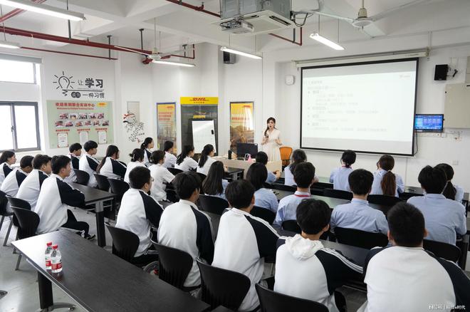 开云 开云体育官网促进电子商务产教融合 点掌财经走进上信校(图2)