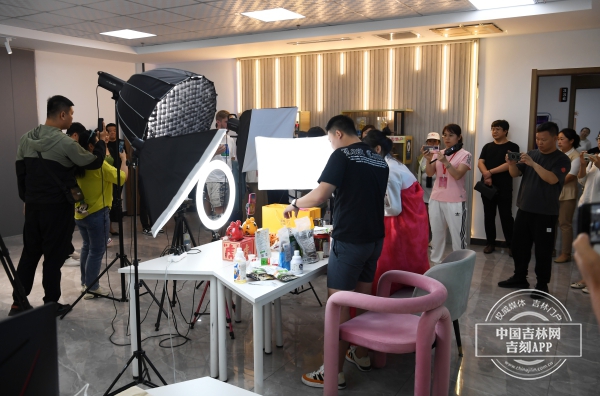 中国有约·开云 开云体育官网相约吉林 丨 国际媒体采访团聚焦珲春电商产业发展(图3)