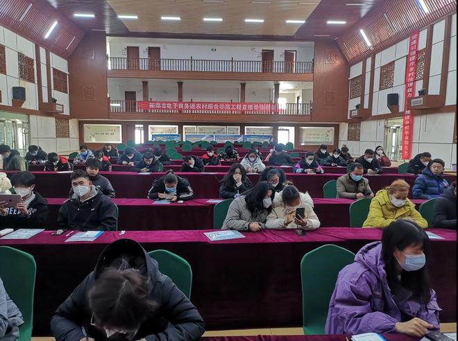 开云体育 开云平台新郑市电子商务进农村第三期短视频直播带货培训圆满结束(图2)