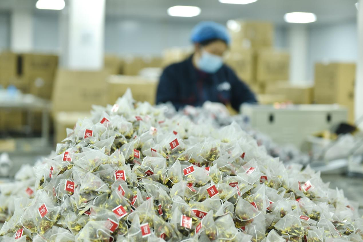 拥抱新电商花茶之都“拼”出开云 开云体育APP百亿芬芳(图3)
