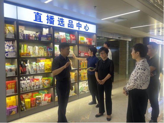 开云 开云体育平台领导团莅临新疆丝路电商总部基地共谋农业新发展(图2)