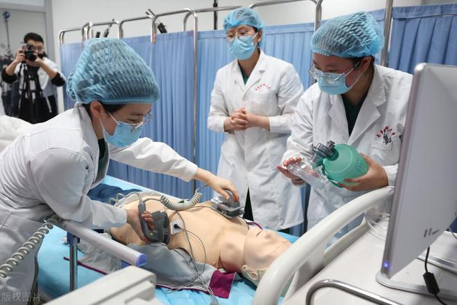 Kaiyun 开云今年高考十大热门专业新鲜出炉！临床医学排名第一英语排第三(图2)