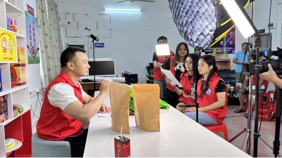 开云体育 开云平台肇庆德庆“‘小德’‘小庆’推荐官”电商人才培训班火热开班(图1)