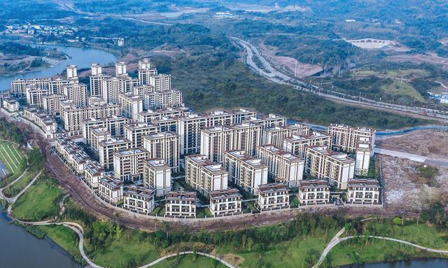 Kaiyun 开云我国最有钱的女房东一月收租2个亿分前夫200亿给女儿500亿(图6)