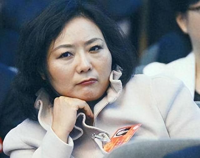 Kaiyun 开云我国最有钱的女房东一月收租2个亿分前夫200亿给女儿500亿(图5)